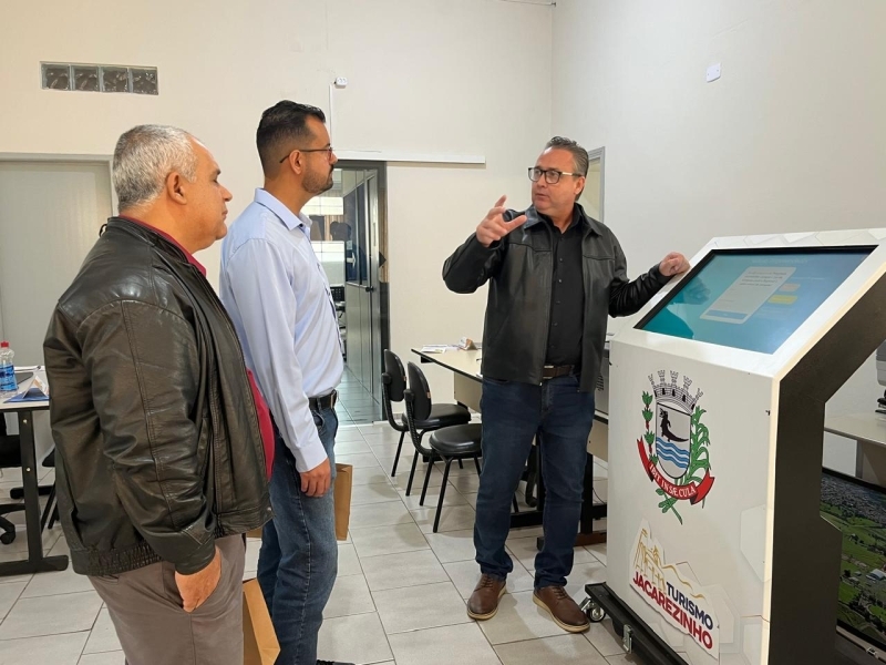 Noticia turismo-de-ourinhos-conhece-projetos-e-ideias-de-jacarezinhopr-para-o